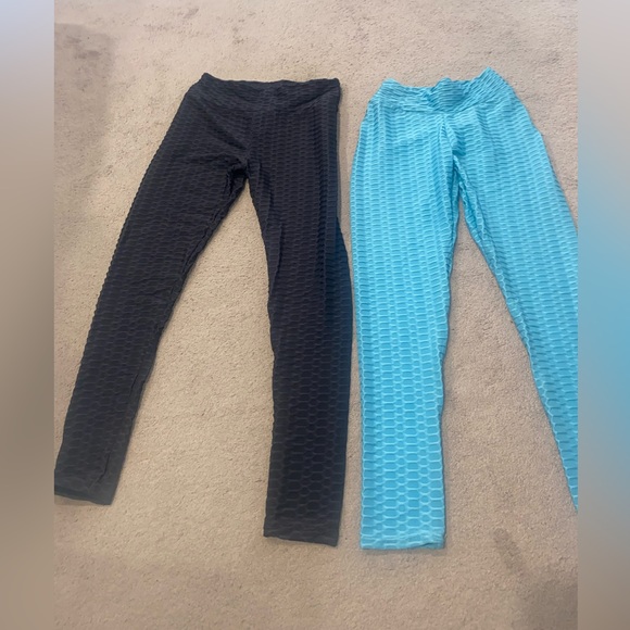 Never worn 2 pair of Woman’s shape enhancing leggings - Picture 4 of 6